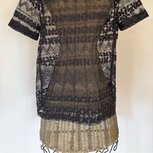 Beautiful mesh with embroidery top.  Super cute to elevate a pair of jeans.  Po
